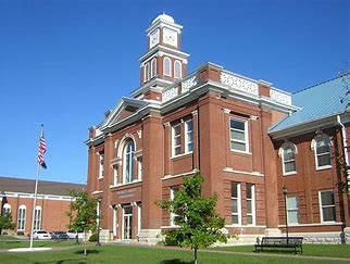 Beautiful shot of Bullitt County court house
